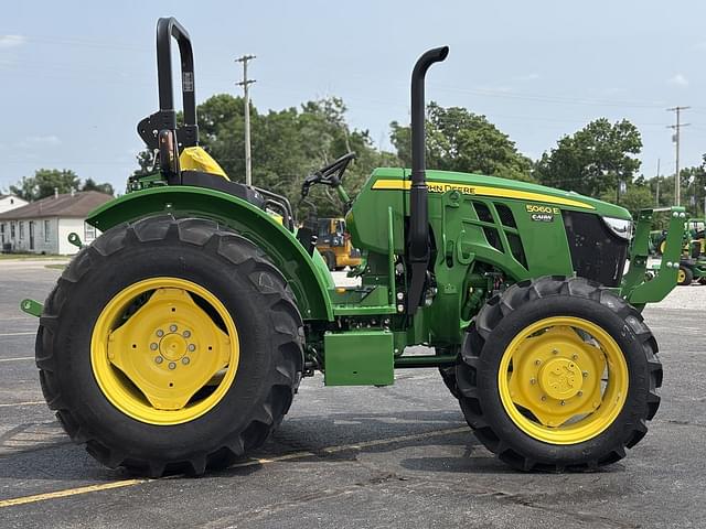 Image of John Deere 5060E equipment image 3