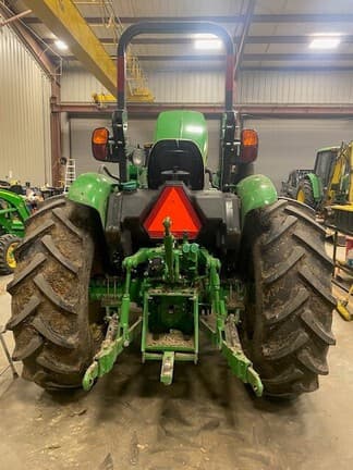Image of John Deere 5060E equipment image 3