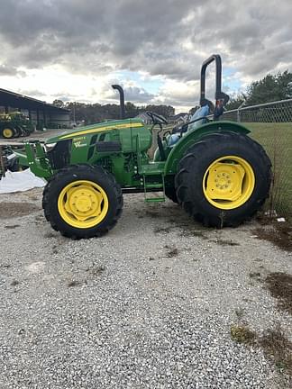 Image of John Deere 5060E equipment image 1