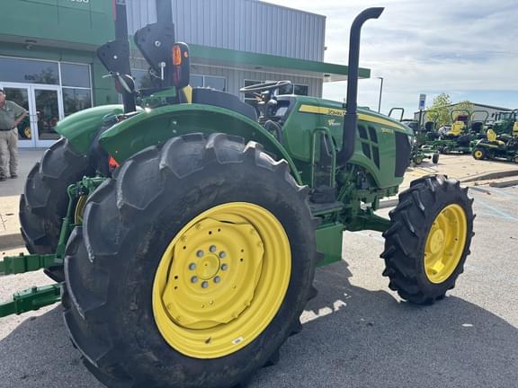 Image of John Deere 5060E equipment image 3