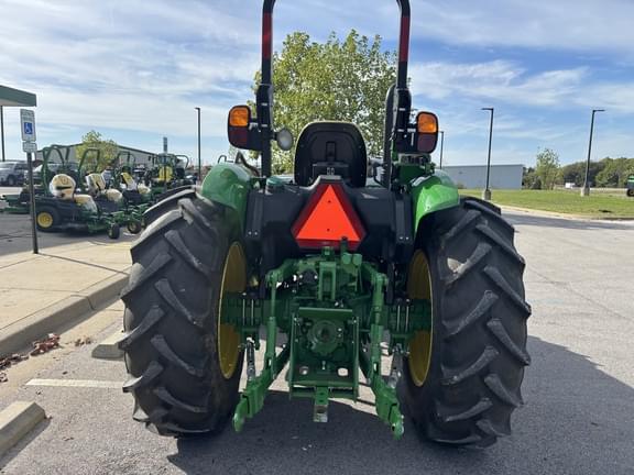 Image of John Deere 5060E equipment image 4