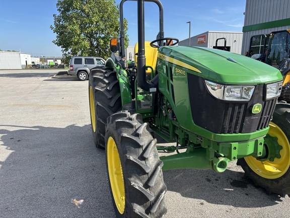 Image of John Deere 5060E equipment image 2