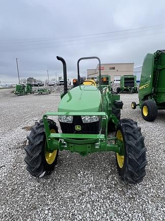 Image of John Deere 5060E equipment image 3