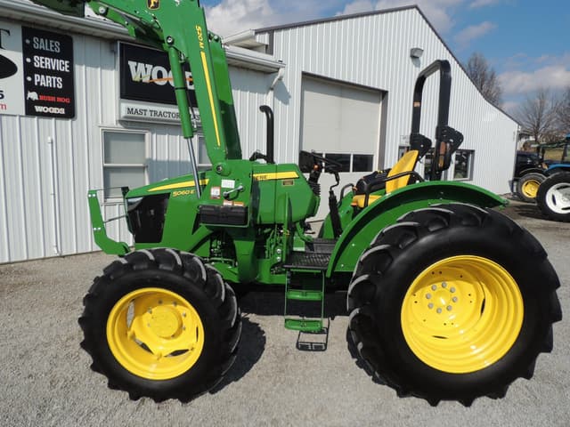 Image of John Deere 5060E equipment image 2