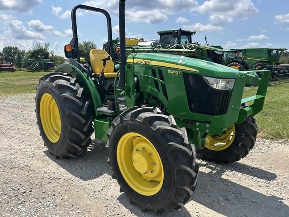 Image of John Deere 5060E equipment image 3
