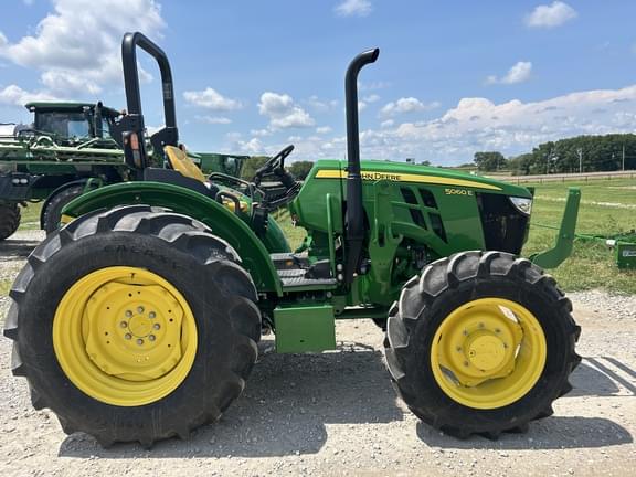Image of John Deere 5060E equipment image 4