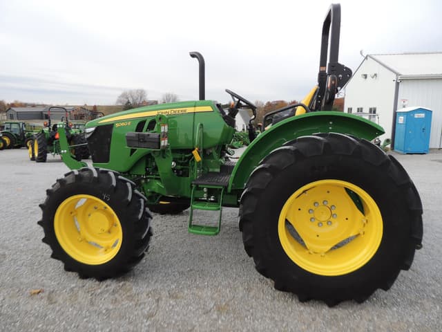 Image of John Deere 5060E equipment image 1