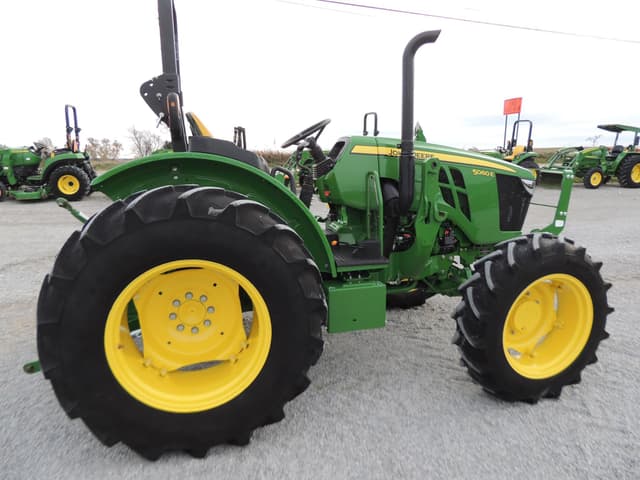 Image of John Deere 5060E equipment image 3