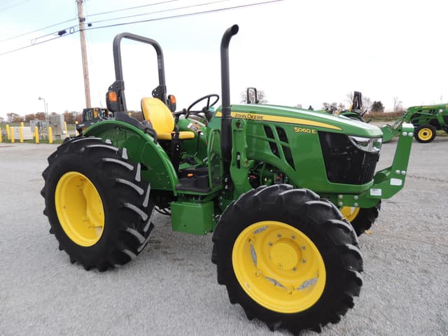 Image of John Deere 5060E equipment image 2
