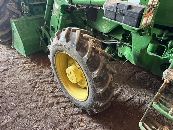 Image of John Deere 5060E equipment image 4
