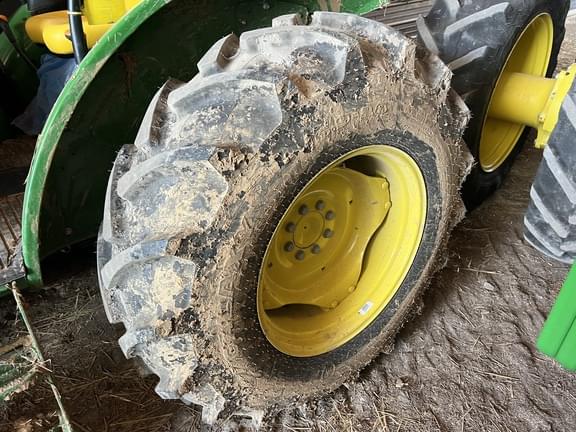 Image of John Deere 5060E equipment image 4