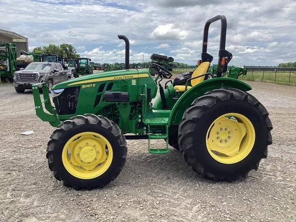 Image of John Deere 5067E equipment image 1