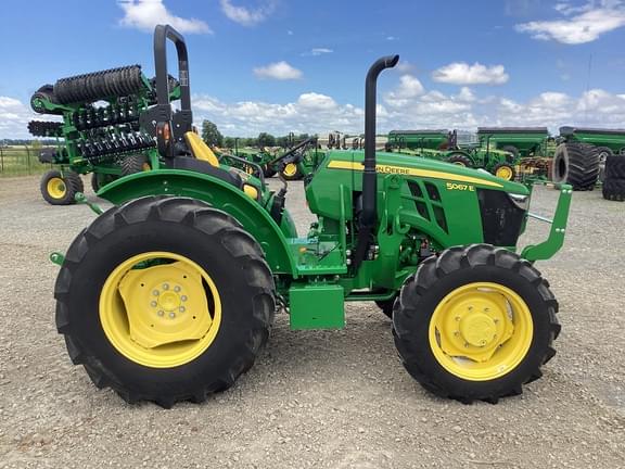 Image of John Deere 5067E equipment image 3
