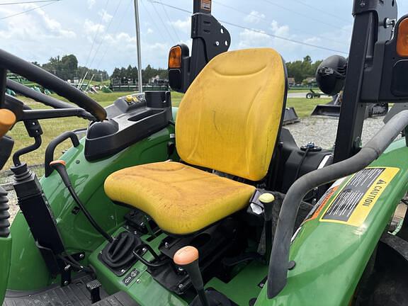 Image of John Deere 5067E equipment image 4