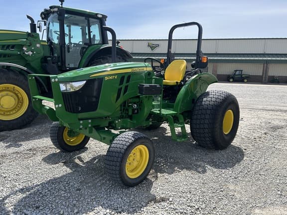 Image of John Deere 5067E equipment image 2