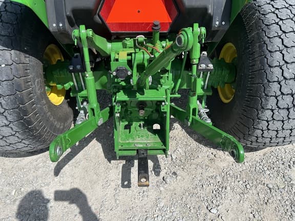 Image of John Deere 5067E equipment image 4