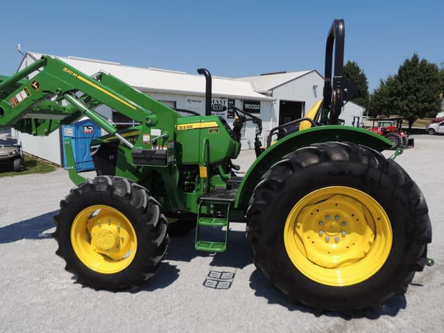 Image of John Deere 5067E equipment image 1