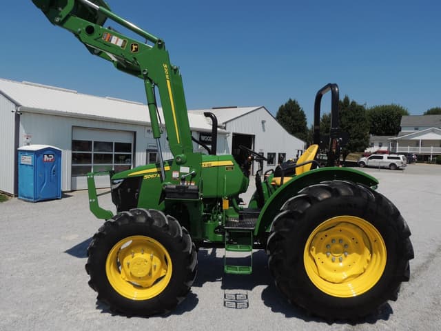 Image of John Deere 5067E equipment image 2