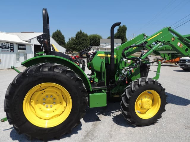 Image of John Deere 5067E equipment image 4
