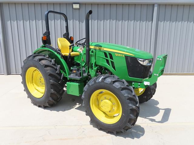 Image of John Deere 5067E equipment image 2