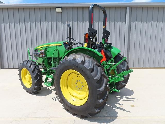 Image of John Deere 5067E equipment image 1