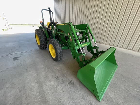 Image of John Deere 5067E equipment image 3