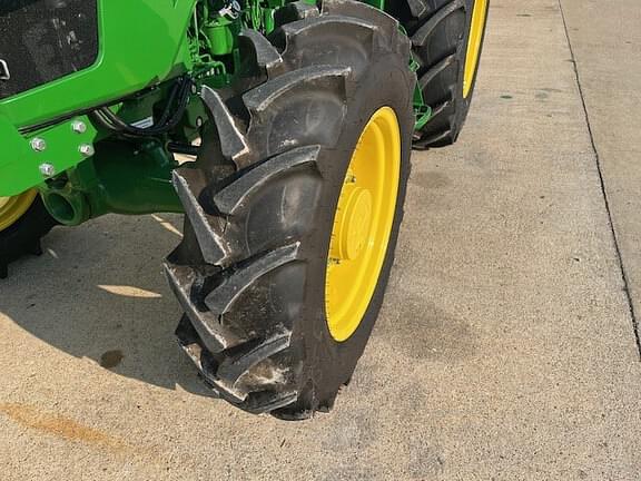 Image of John Deere 5067E equipment image 2