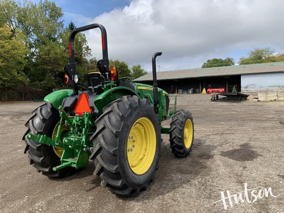 Image of John Deere 5067E equipment image 4