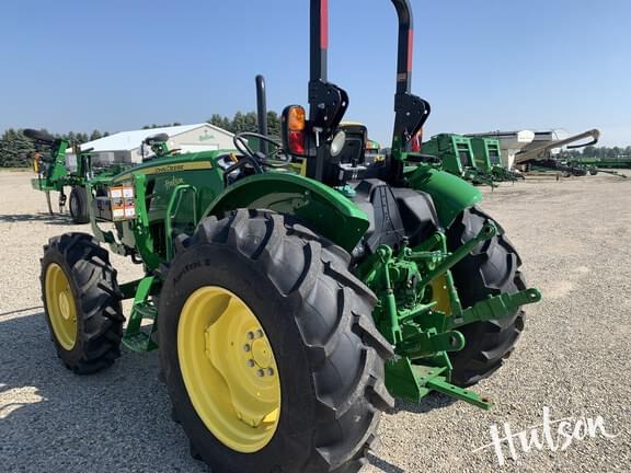 Image of John Deere 5067E equipment image 4