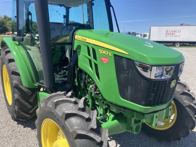 Image of John Deere 5067E equipment image 3