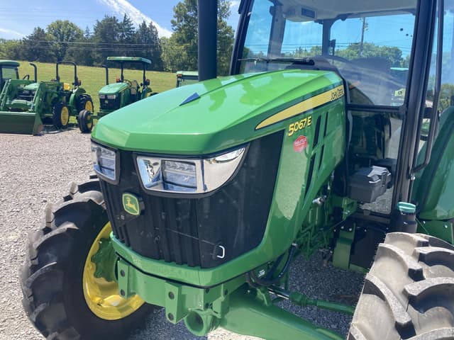 Image of John Deere 5067E equipment image 2