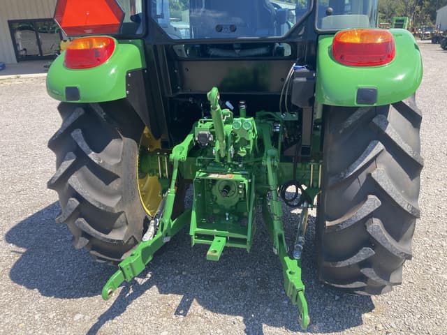 Image of John Deere 5067E equipment image 4