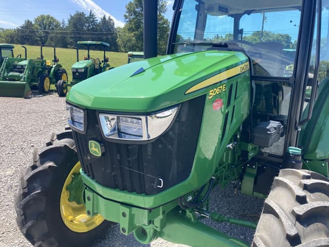 Image of John Deere 5067E equipment image 2