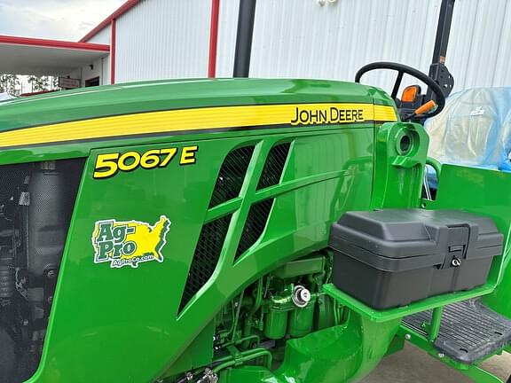 Image of John Deere 5067E equipment image 3