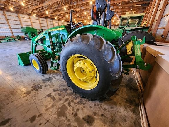 Image of John Deere 5067E equipment image 2