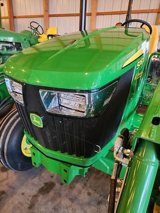 Image of John Deere 5067E equipment image 4