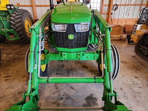 Image of John Deere 5067E equipment image 3