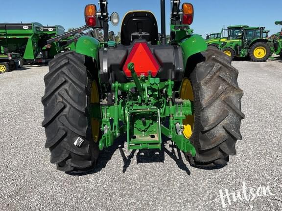 Image of John Deere 5067E equipment image 4