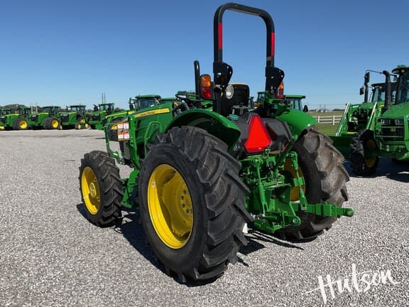 Image of John Deere 5067E equipment image 4
