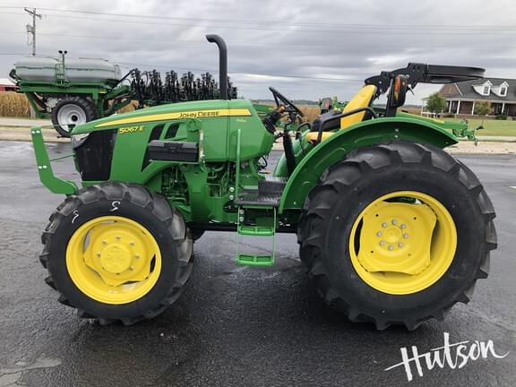 Image of John Deere 5067E equipment image 2
