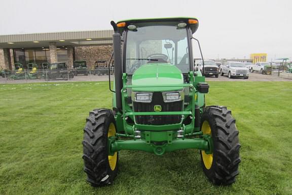 Image of John Deere 5067E equipment image 2