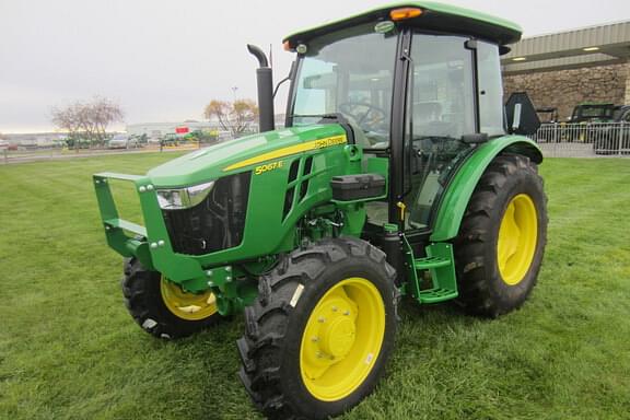 Image of John Deere 5067E equipment image 3