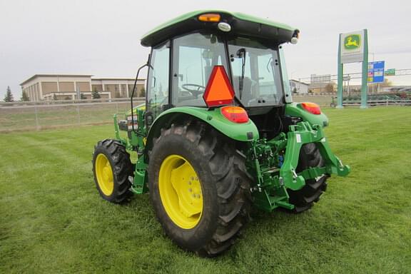 Image of John Deere 5067E equipment image 4