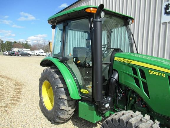 Image of John Deere 5067E equipment image 2