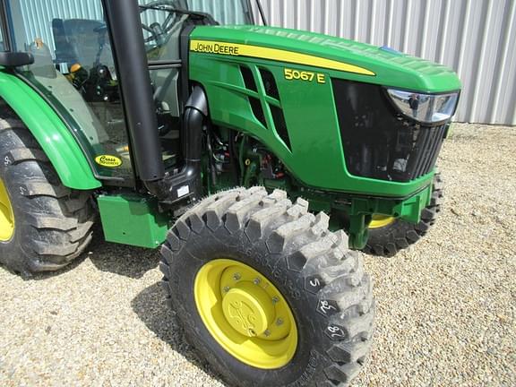 Image of John Deere 5067E equipment image 3