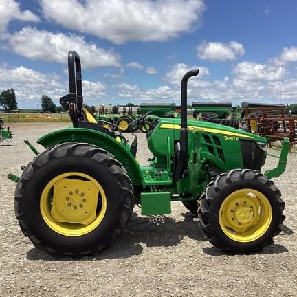 Image of John Deere 5067E equipment image 2