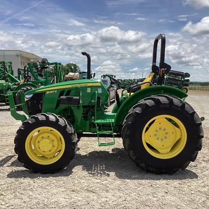 Image of John Deere 5067E equipment image 1