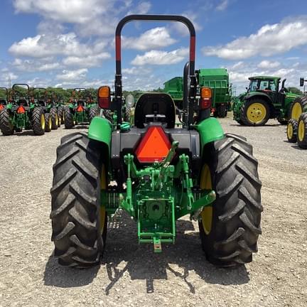 Image of John Deere 5067E equipment image 3