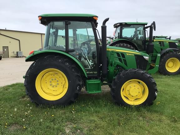 Image of John Deere 5067E equipment image 2
