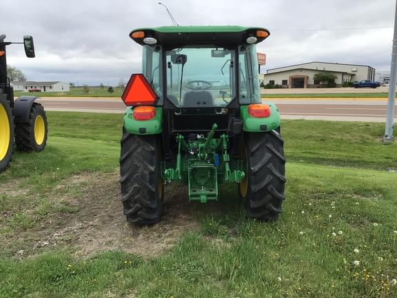 Image of John Deere 5067E equipment image 3